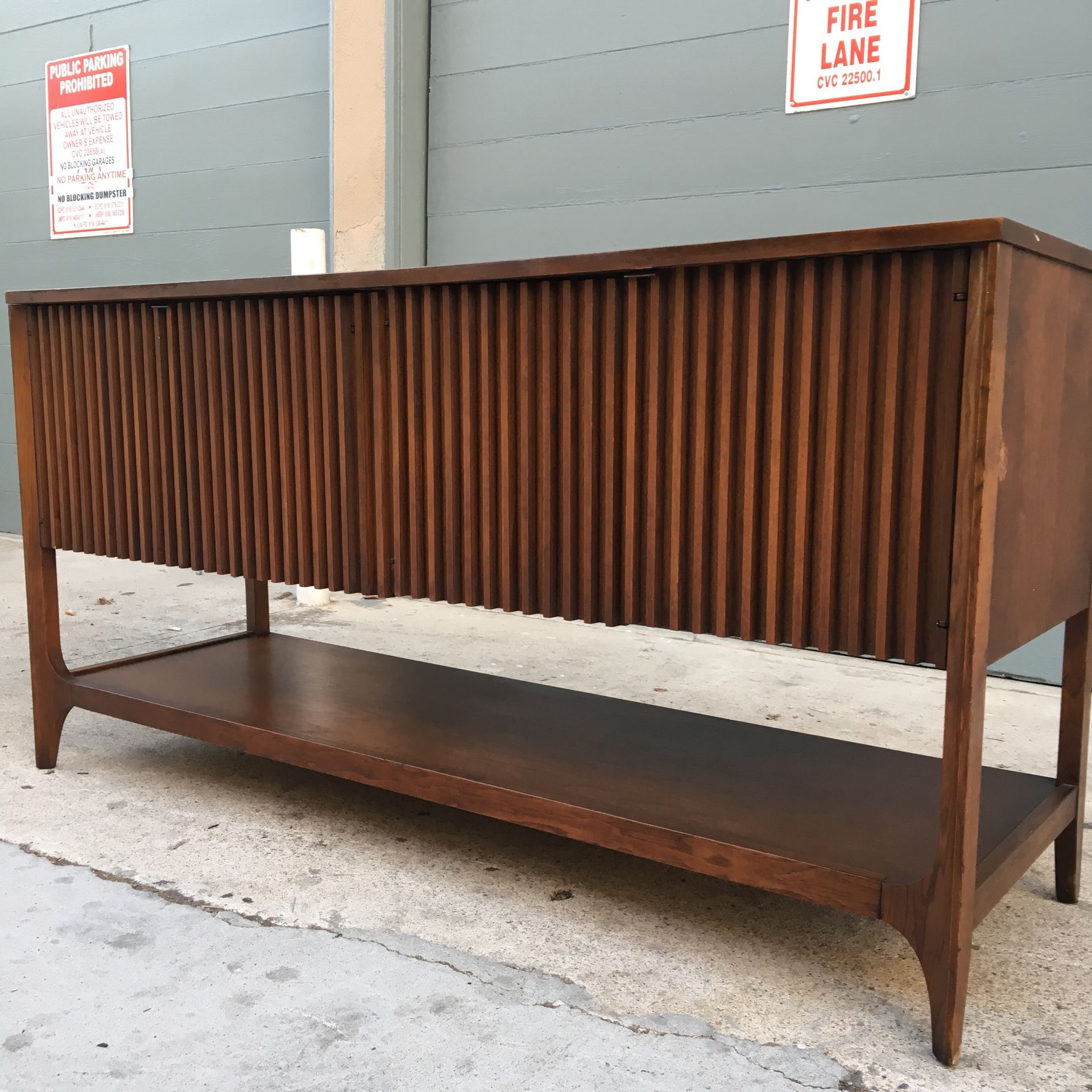 Broyhill brasilia credenza deals buffet