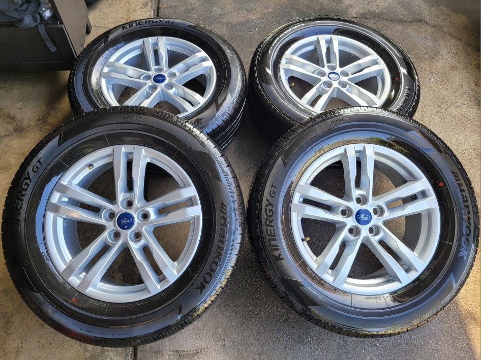 FORD EXPLORER OEM STOCK RIMS AND TIRES BRAND NEW 255/65/18 All MATCHING HANKOOK KINERGY GT TIRES IN EXCELLENT CONDITION
OFF A 2024 FORD EXPLORER