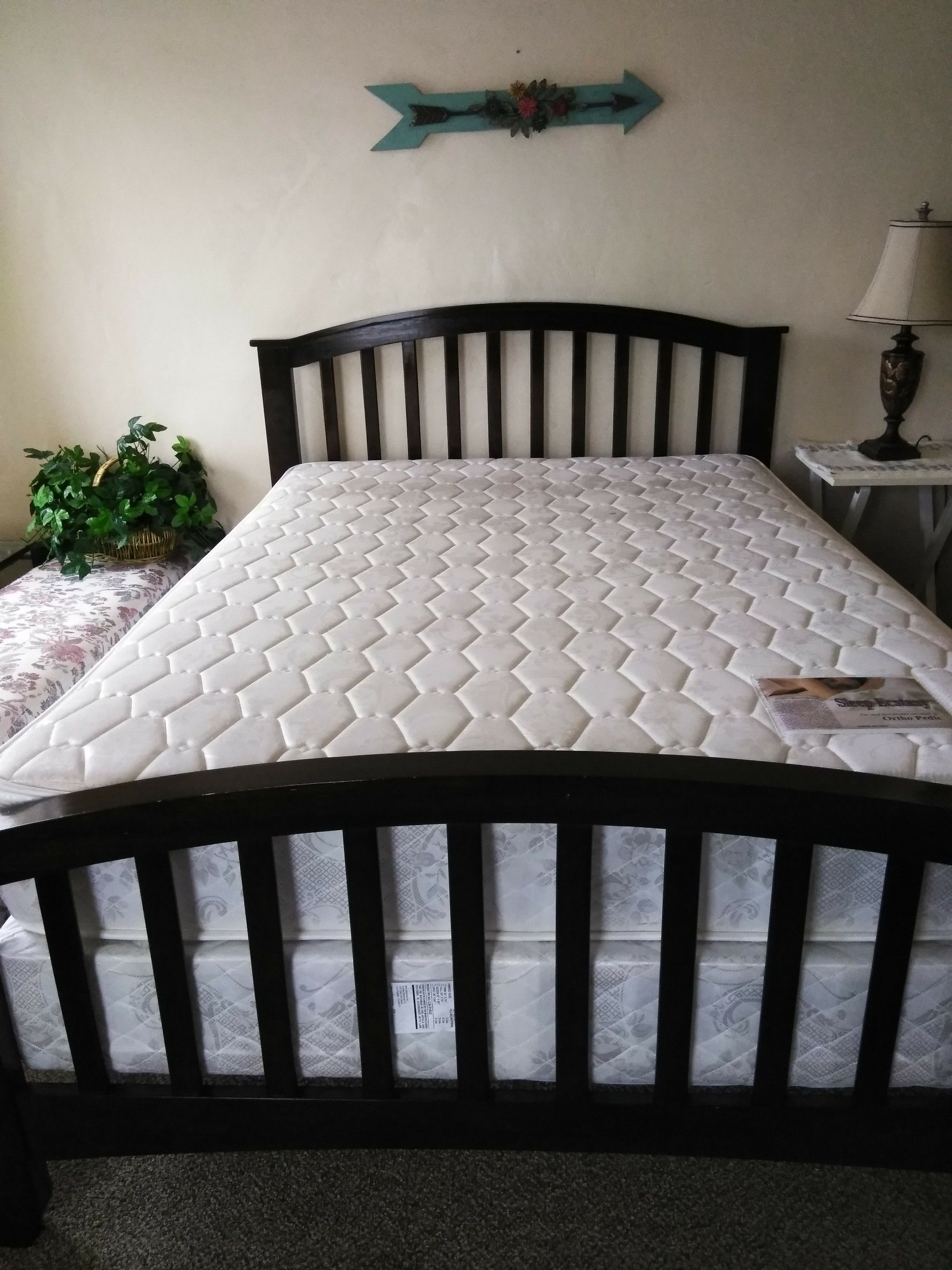Cama matrimonial con colchones