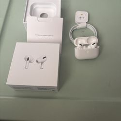 Apple AirPods Pro with MagSafe Wireless Charging Case - White