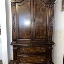 🏰 4️⃣ Bedroom Set — Dresser + Armoire + 2 Nightstands (READ THE DESCRIPTION)‼️