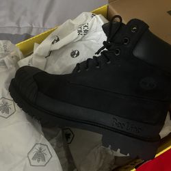 Black Timberlands (BEE LINE)