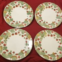 China Set Of 4 Royal Stafford WILDBERRY Dinner Plates