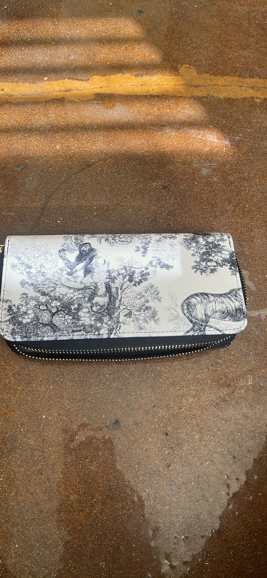 The Tote Wallet