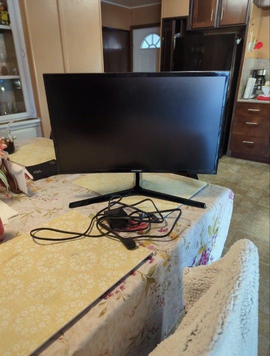Samsung Curved Gaming Monitor 144hz 24" for Sale in City Of Industry