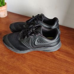 Nike women's Shoes Size 4.5Y