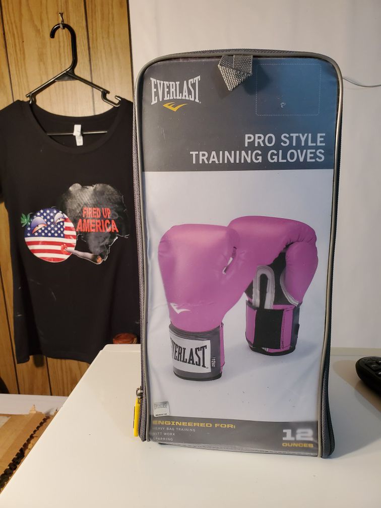 *PLEASE Read Post* Everlast Pro Style Training 8-12oz Boxing Gloves in Pink for Women (12 oz) - New