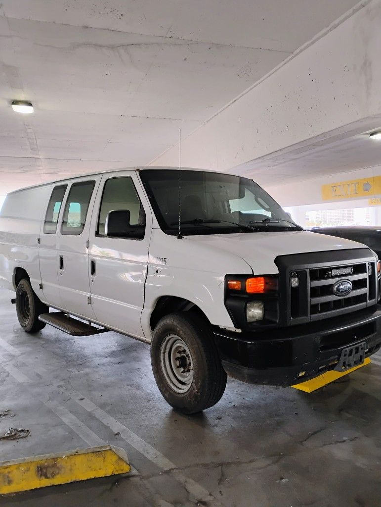 2014 Ford E-350