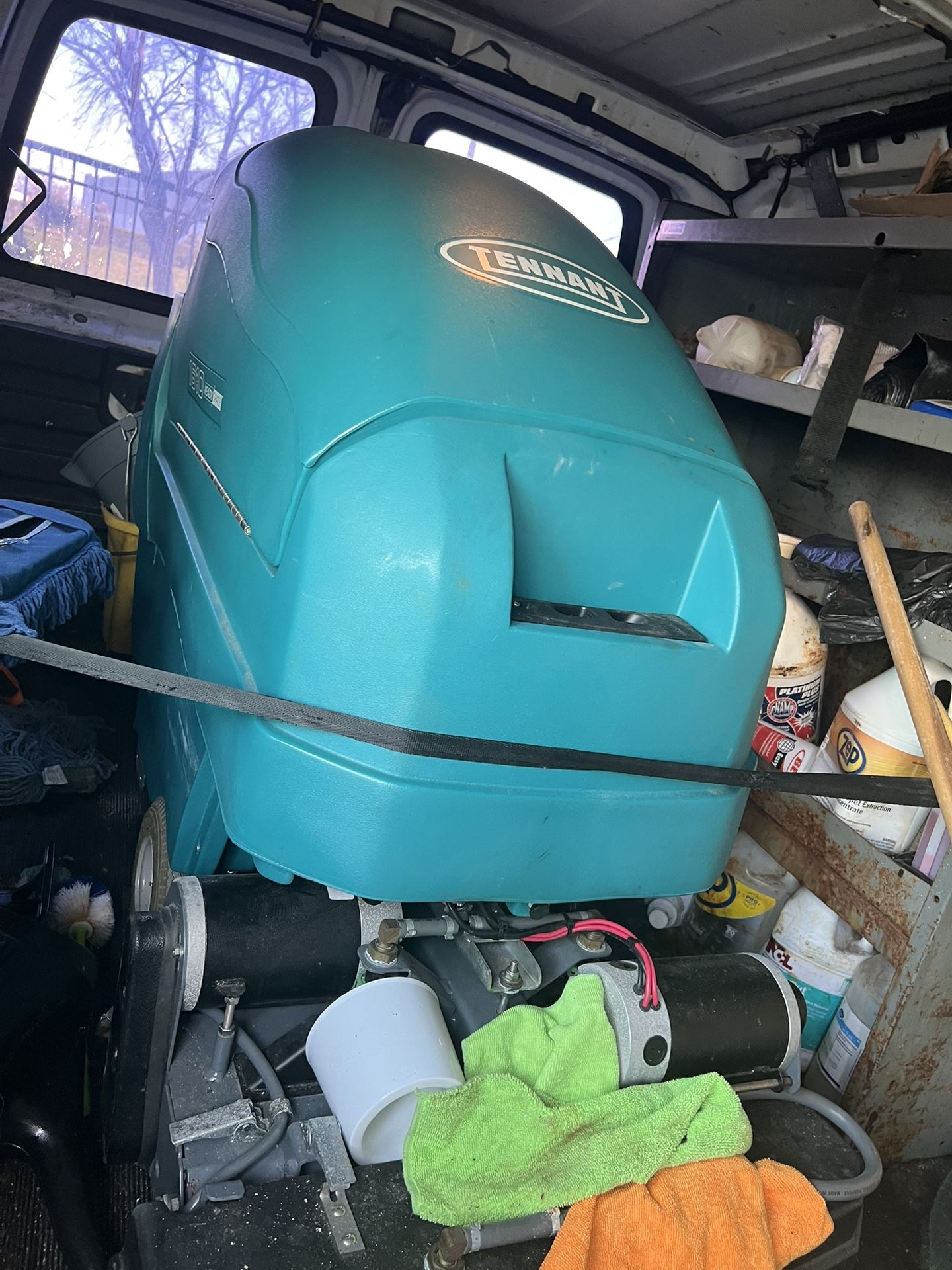Tennant Floor Scrubber/Extractor 1610