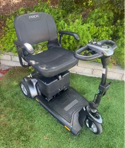 Pride Go Go® Ultra Mobility Scooter  •300 lbs. weight capacity
