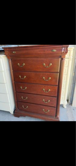 🌹BEAUTIFUL TALL SOLID WOOD CHEST 6 DRAWER 40” x 27” x 57”🌹