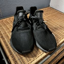 Adidas Swift Run 1.0 Woman’s Running Shoes Size 8 