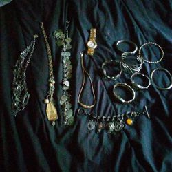 BEAUTIFUL VARIETY OF JEWELRY 