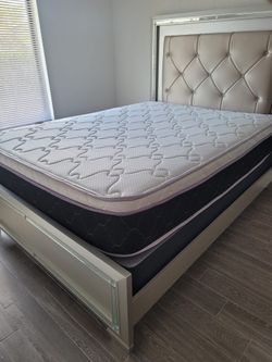 NEW QUEEN-SIZE PILLOW TOP MATTRESS AND BOX SPRING