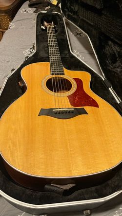 Taylor 214 ce guitar