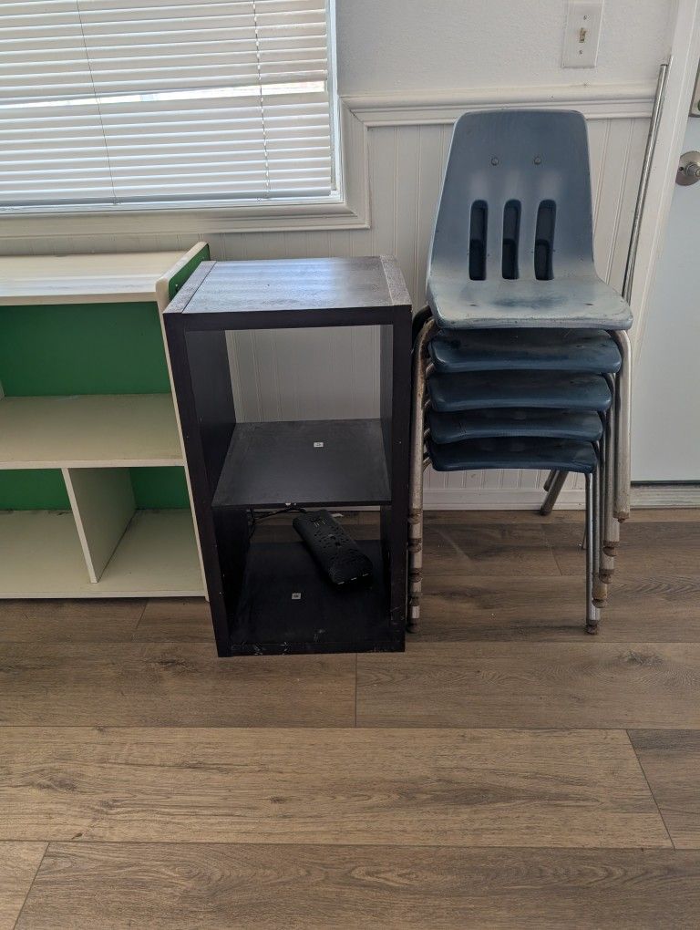 Small Wood Shelf/Plastic & Metal Chairs