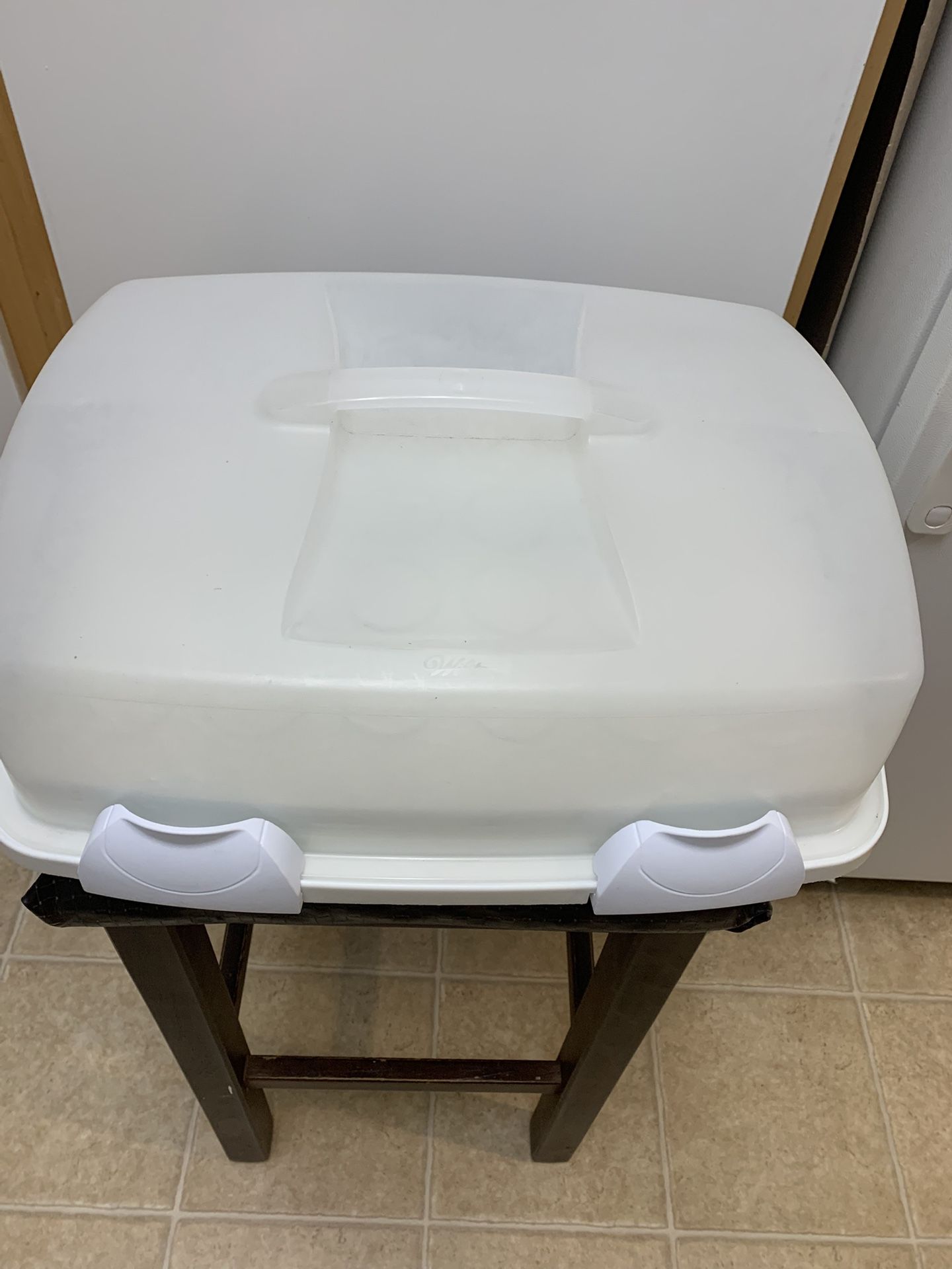 Nice Cupcake Holder Available 95134