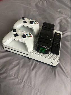 Xbox One S White Bundle - 2 Controllers, Charging Dock & Remote