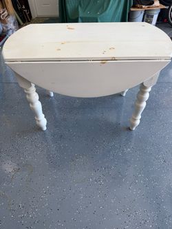 4’ Round solid pine folding leaf dining table
