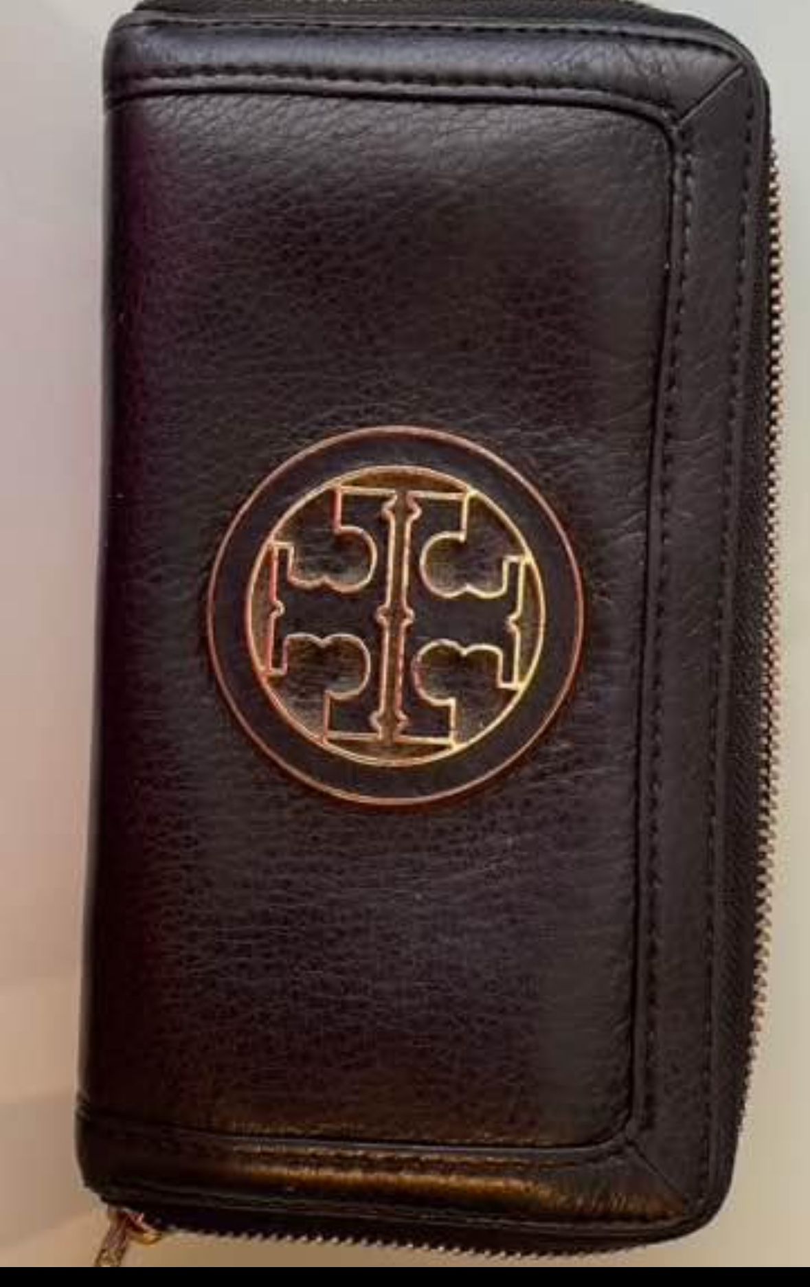 $89 OBO LIKE NEW Tory Burch Black & Gold Amanda Leather Continental Zip Wallet