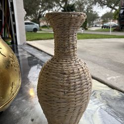 Dry Grass Flower Holder 