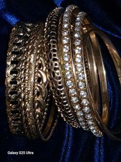 Gold-Tone Bangle Bracelet Bundle (Mixed Styles) – Statement Stack Set