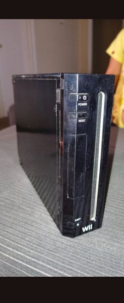 Rare wii compatible with GameCube controllers and games