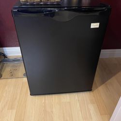 MINI FRIDGE   FIRM ON PRICE $40