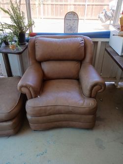 Free chairs and footrest