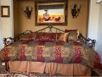 Daybed with pop up trundle