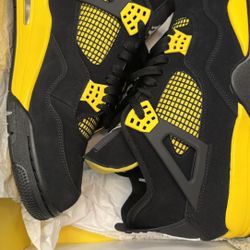 Jordan 4 Retro “Thunder” Size 12M