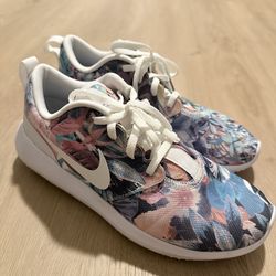 Nike Women Golf Shoes Size 7.5