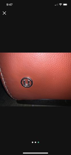 This is a high quality red leather sofa. Paid $3500. Must sell! Beautiful new leather couch 87x36