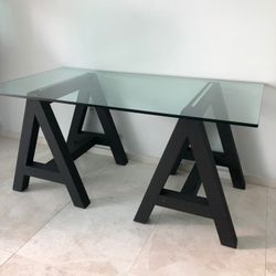 Artefacto Glass Desk