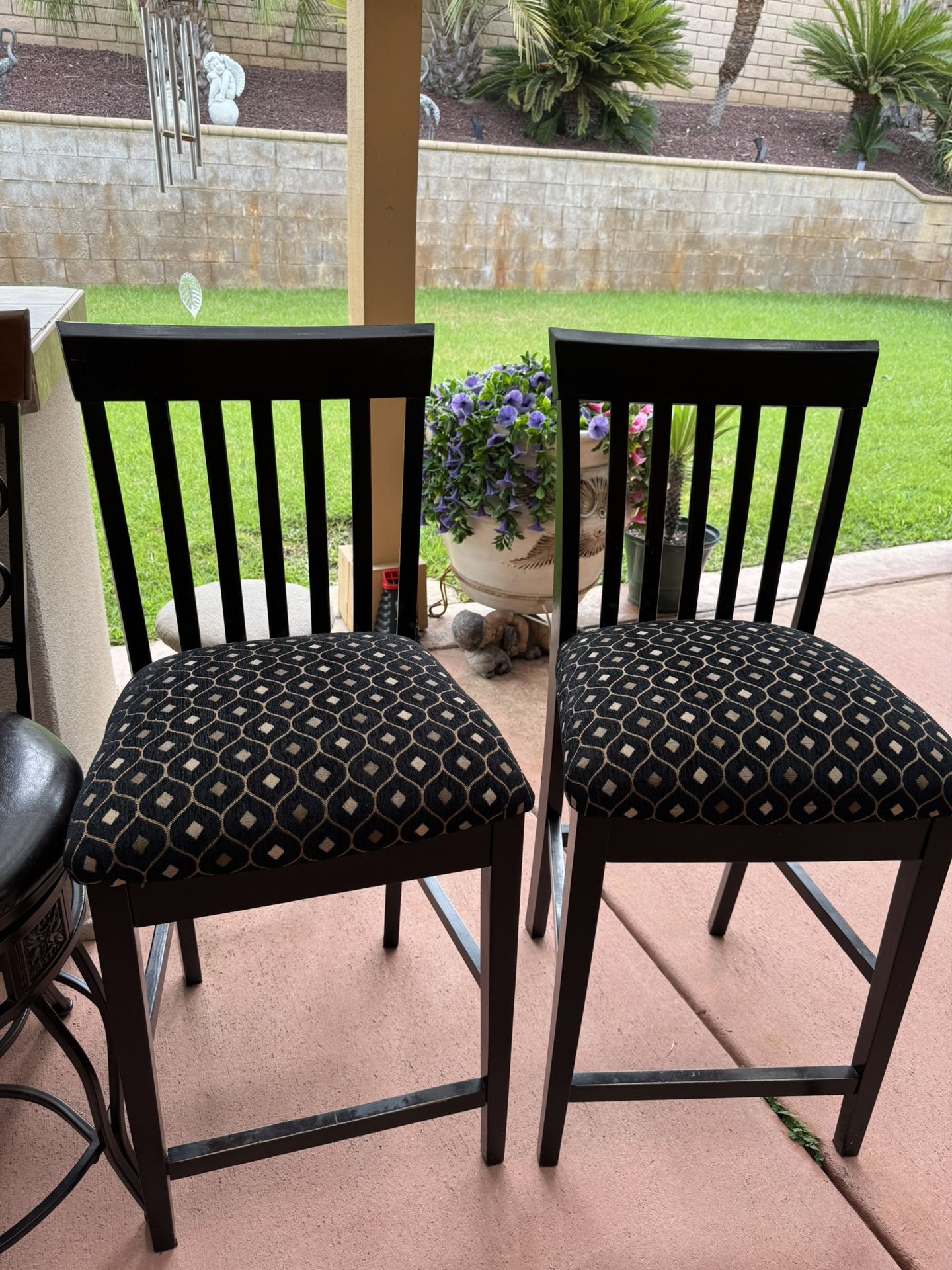 4 Matching Countertop Bar  Stools
