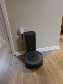 iRobot Roomba Robot Vacuum with Auto-Empty Base