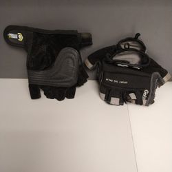 Free! Gym workout gloves for men
One is in very good shape. The other has normal wear. 