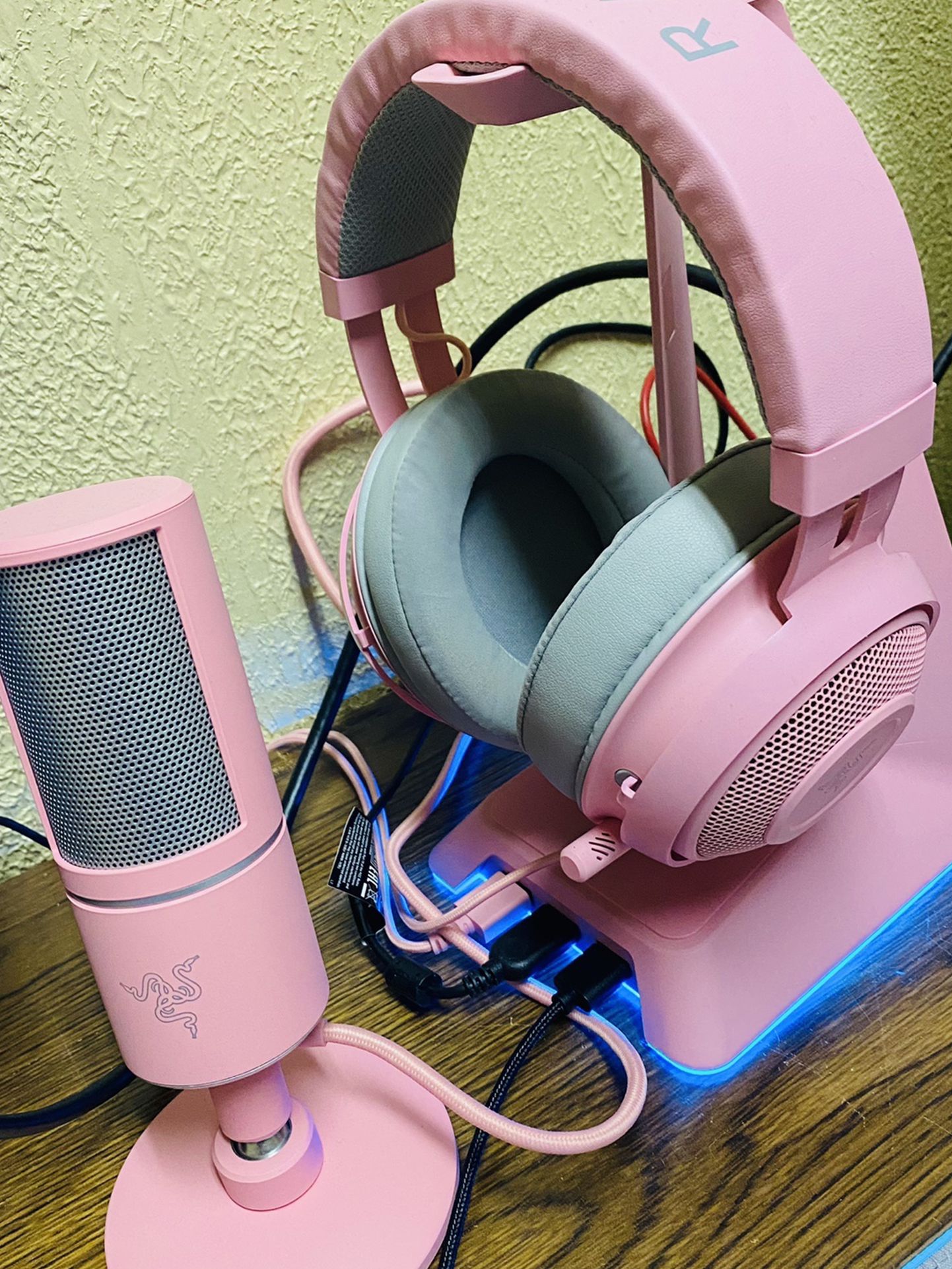 Razer Headset, Microphone, Headset Stand All Pink