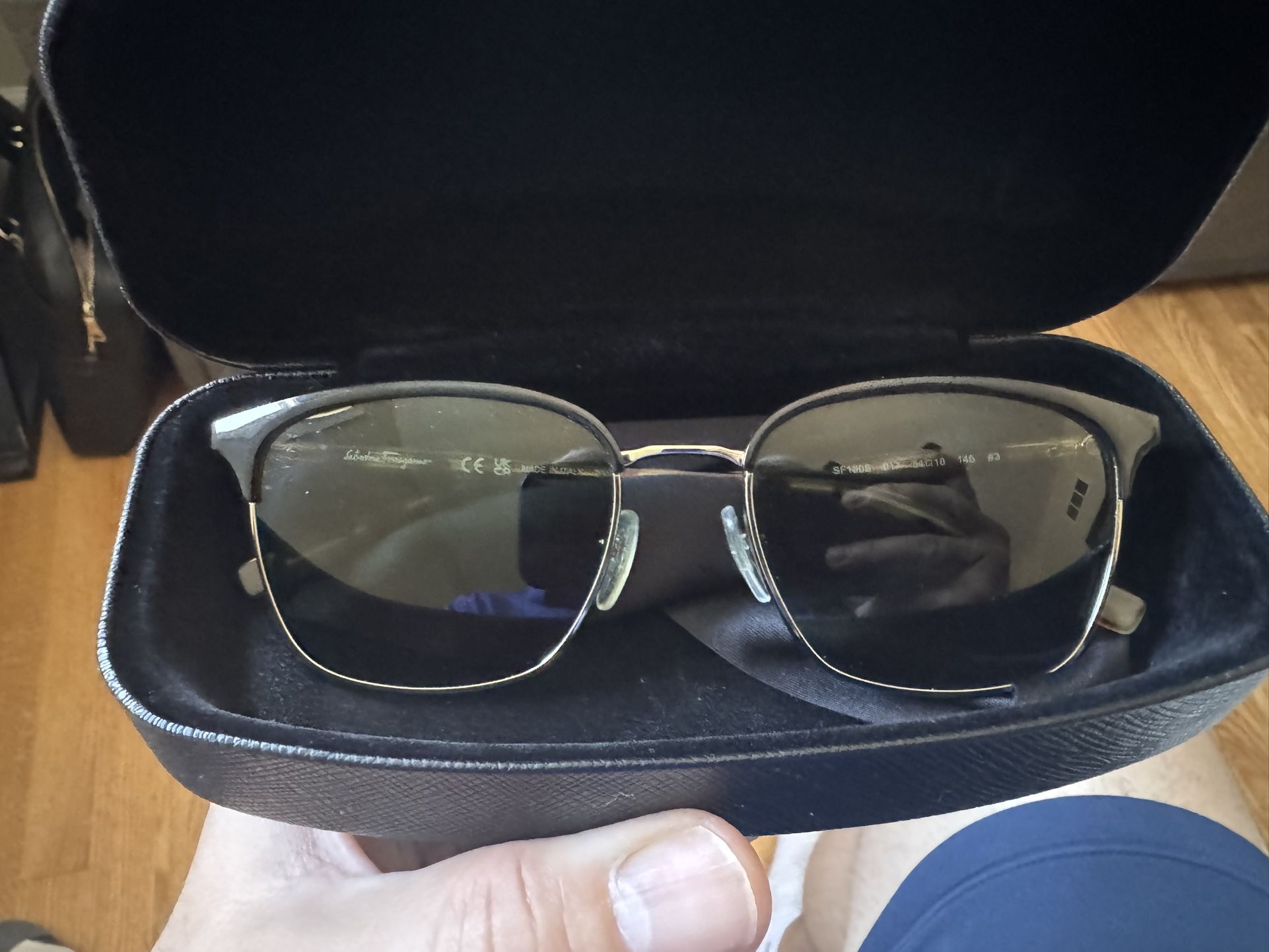 Salvatore Ferragamo SF180S