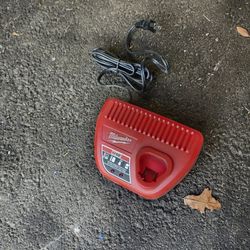 Milwaukee M12 Charger