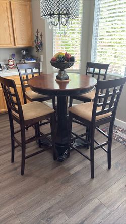 Pub table & Chairsx4