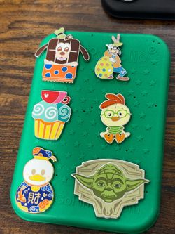 Disney pin trader bundles