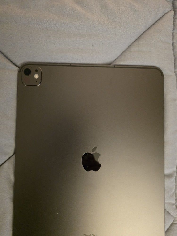 Apple iPad Pro M4 13" 1TB Cellular w/ Magic Keyboard & Pencil Pro