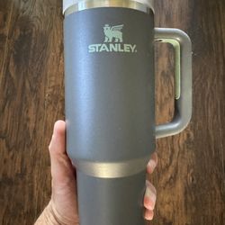STANLEY Quencher H2.0 Tumbler with Handle 40 oz