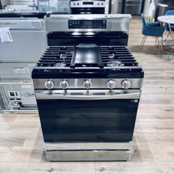 Brand-New Samsung Gas Range Smart Freestanding with No-Preheat Air Fry & Convection, 6 Cu Ft in Fingerprint Resistant Stainless Steel - NX60A6511SS