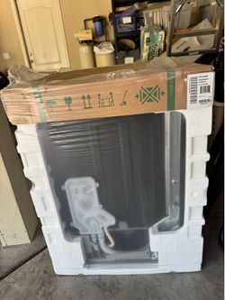 Brand New Never Opened Thermador Emerald 24” Dishwasher