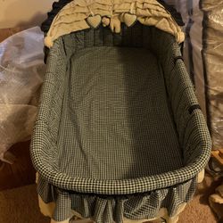 Baby Bassinet / Rocker For Sale Very Good Condition Sturdy $40