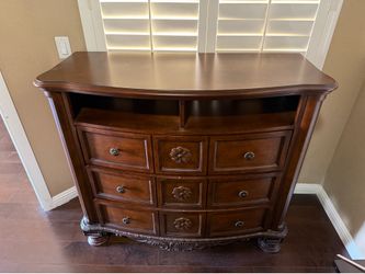 Ethan Allen real wood  dresser