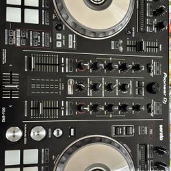 Pioneer ddj control SR2 with portable case and flight case