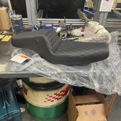 Brand New Saddlemen Two Step Up Seat 